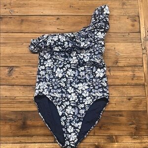 Women’s Small vineyard vines one piece swimsuit.